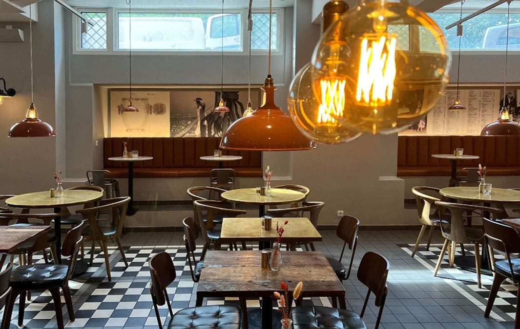 Julefrokost i Rådhuskælderen — panoramaudsigt og loungeområde